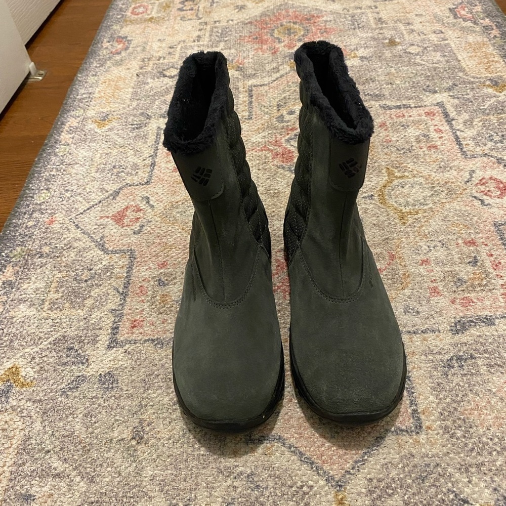 Columbia Women's Dark Green Quilted Outdoor Activewear Winter Boots Size 5 NWOT